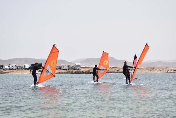 Curso de windsurf en las lagunas de El Cotillo