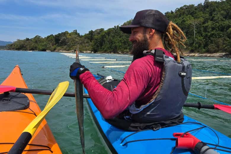 Tour en kayak por la bahía de Paraty