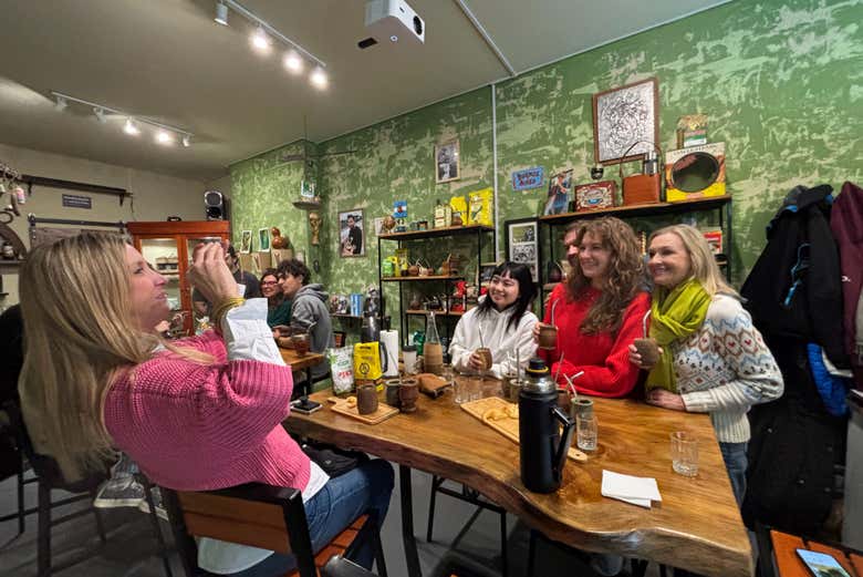 Taller de mate argentino en la Recoleta