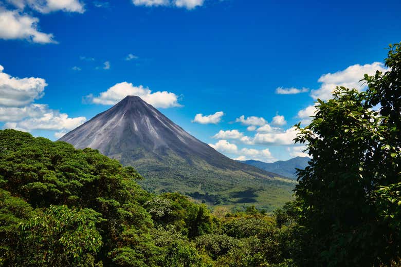 Excursión al volcán Arenal + Aguas Termales
