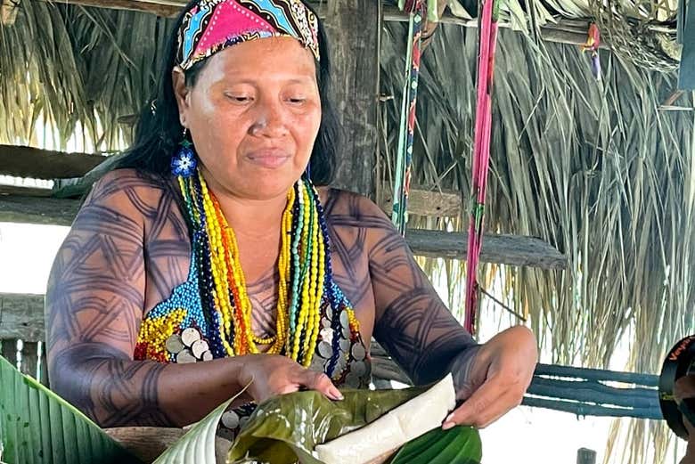 Visita a una comunidad indígena en la selva del Darién