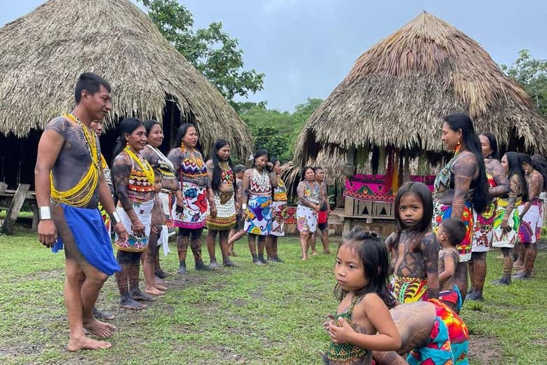 Visita a una comunidad indígena en la selva del Darién