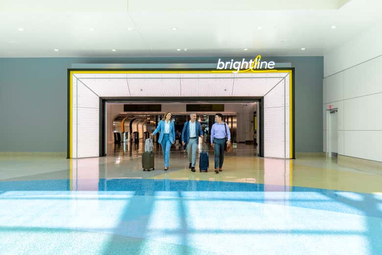 Tren de alta velocidad Brightline entre Miami y Orlando