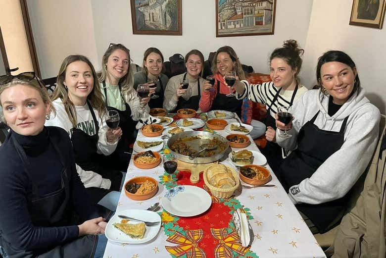 Clase de cocina con una familia albanesa