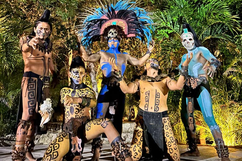 Ceremonia del Día de Muertos en un cenote