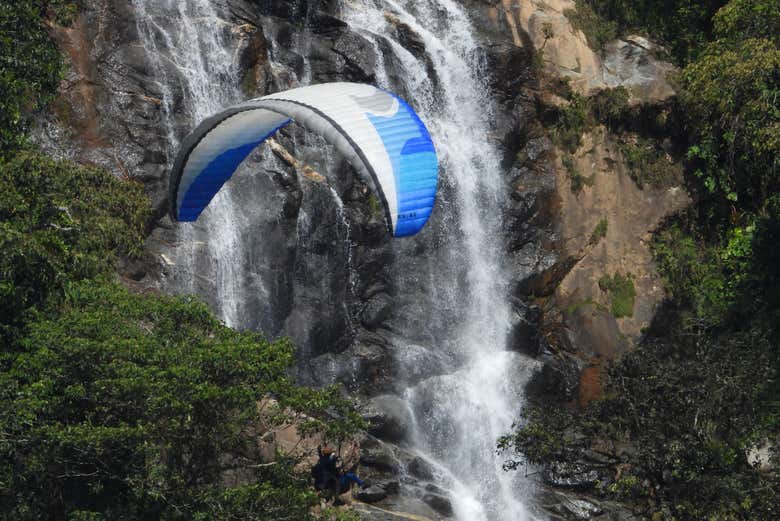 Vuelo en parapente por Cocorná