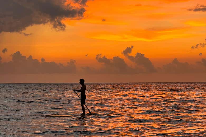 Paddle surf en Cancún al amanecer
