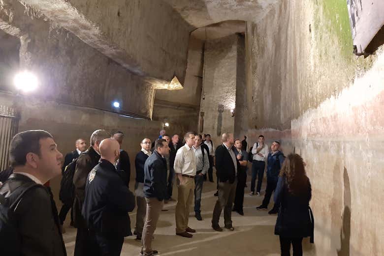 Tour de la Nápoles Subterránea por la plaza San Gaetano