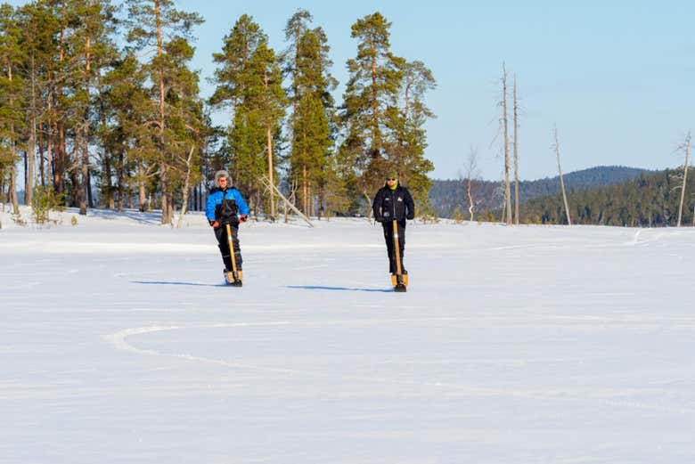 Tour en patinete de nieve por Ivalo