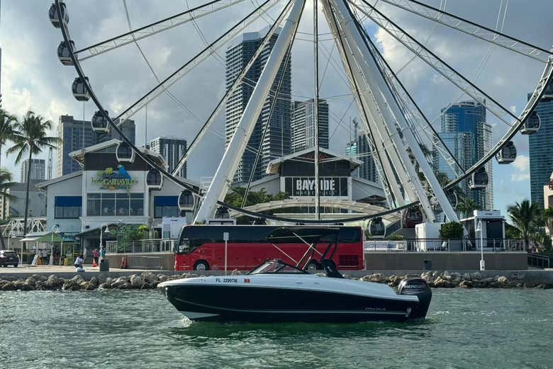 Alquiler de barco con patrón en Miami