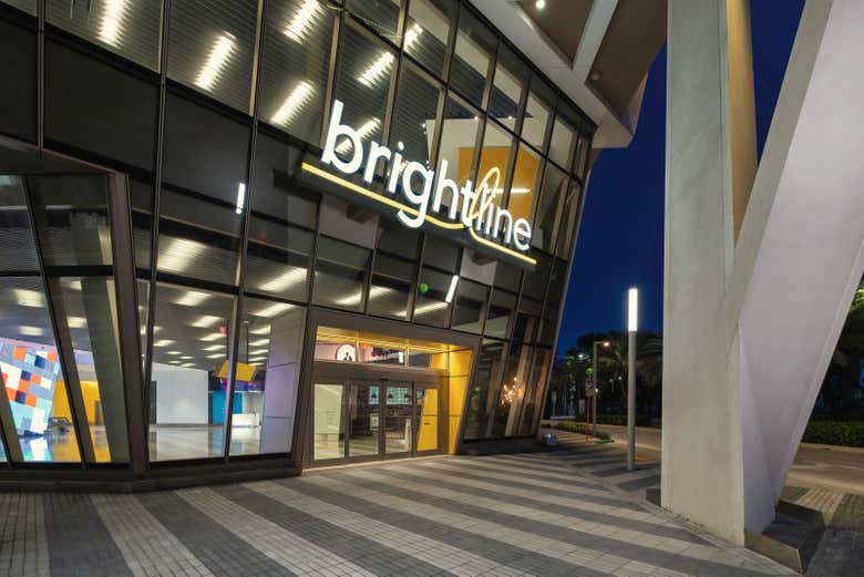 Tren de alta velocidad Brightline entre Orlando y Miami