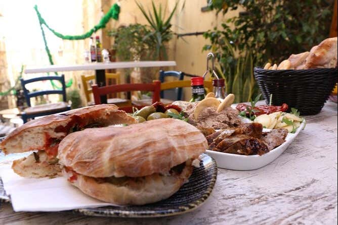 Tour de comida callejera por La Valeta