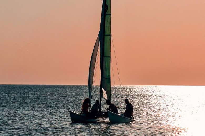 Excursión a la playa de Sidi Jmour en catamarán
