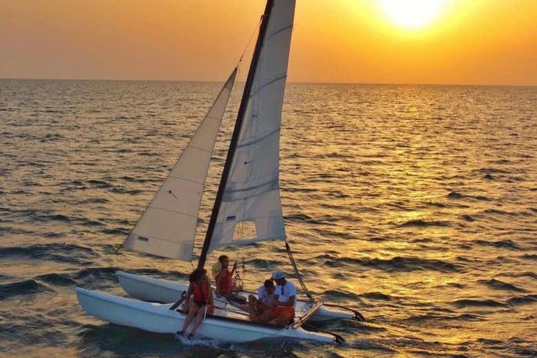 Excursión a la playa de Sidi Jmour en catamarán