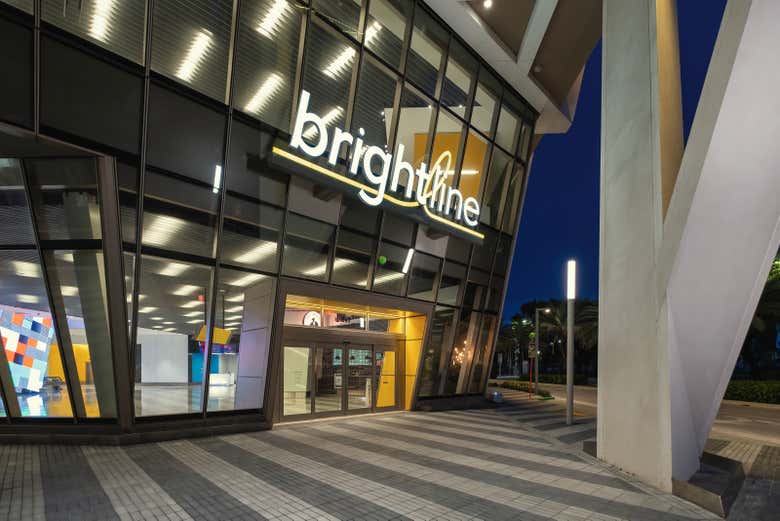 Tren de alta velocidad Brightline entre West Palm Beach y Miami