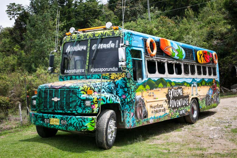 Excursión a Guatapé en chiva + Visita a la hacienda de Pablo Escobar
