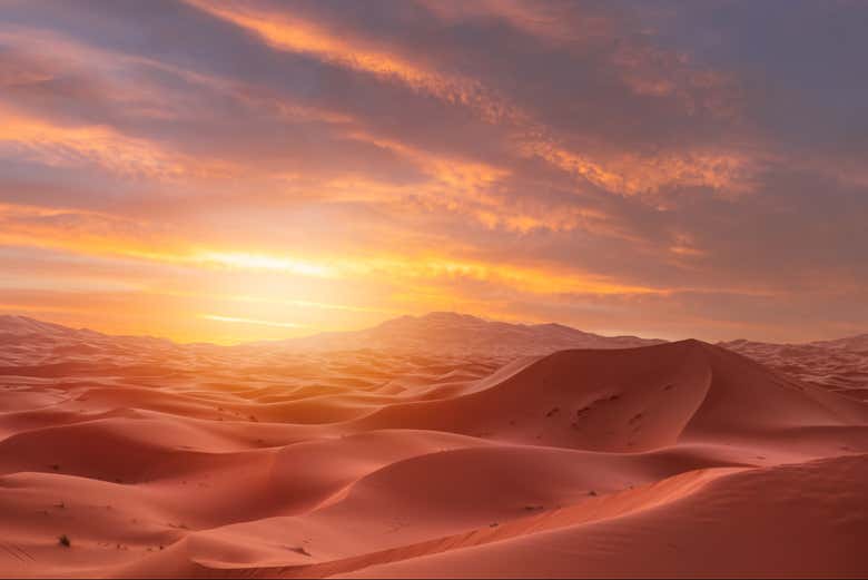 Amanecer o atardecer en el desierto de Merzouga