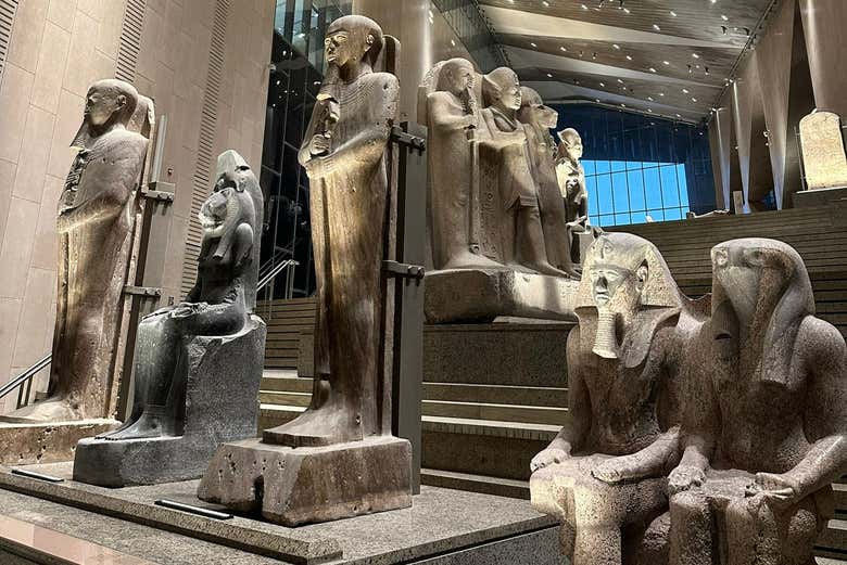 Tour por el Gran Museo Egipcio con entradas + Traslado desde el hotel