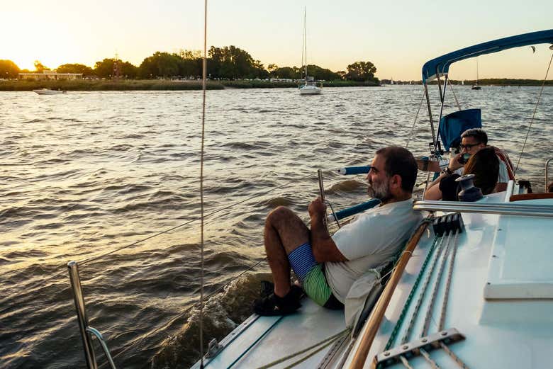 Paseo privado en velero por los ríos Tigre y de la Plata