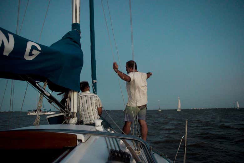 Paseo privado en velero por los ríos Tigre y de la Plata
