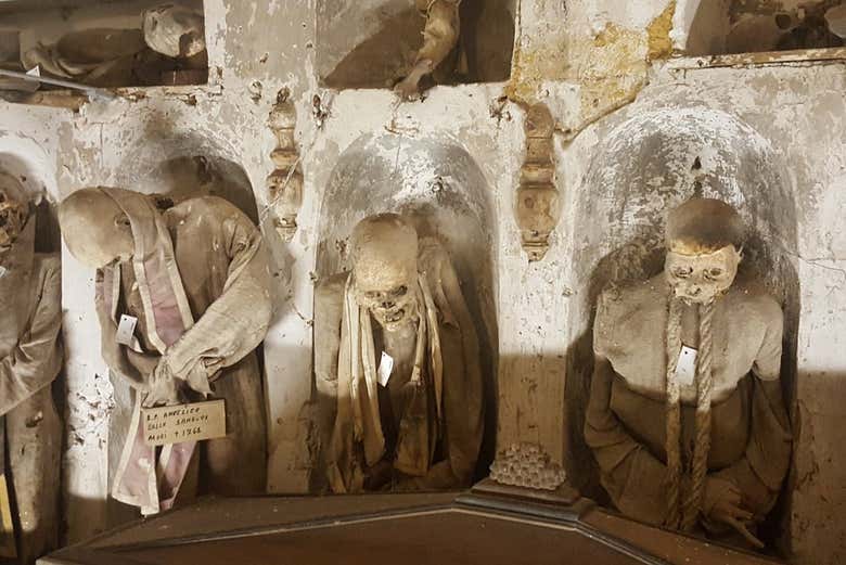 Tour por las catacumbas de Palermo