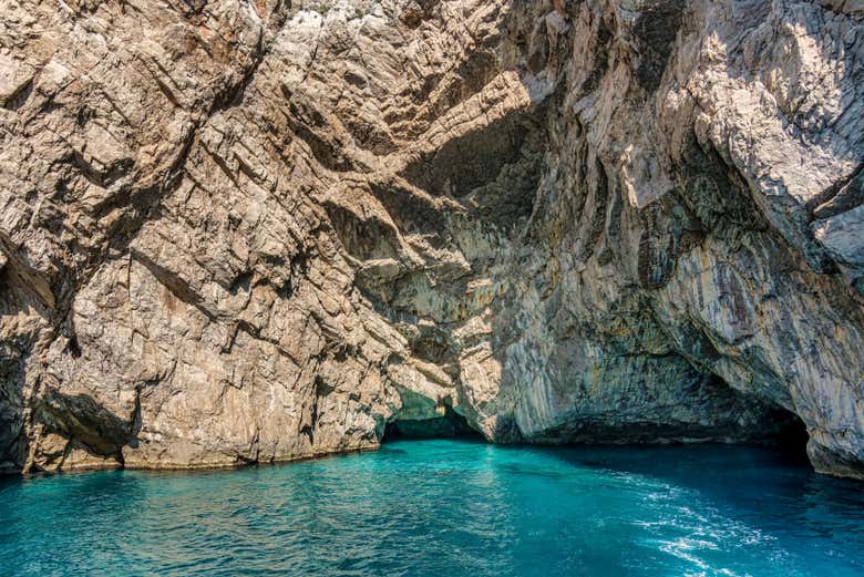Paseo en gozzo por las cuevas de Capri