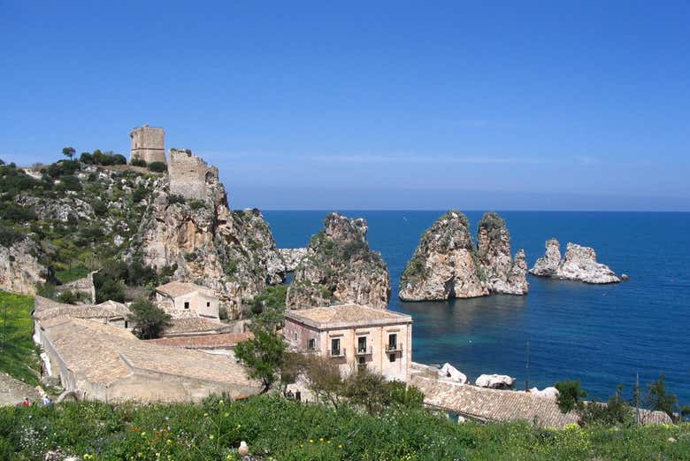 Excursión a la Reserva Natural del Zíngaro y los farallones de Scopello