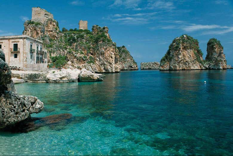 Excursión a la Reserva Natural del Zíngaro y los farallones de Scopello