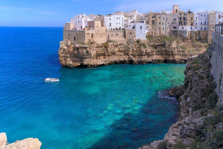 Paseo en gozzo por las cuevas de Polignano a Mare