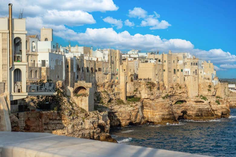Paseo en gozzo por las cuevas de Polignano a Mare