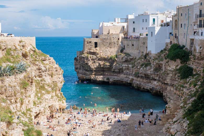 Paseo en gozzo por las cuevas de Polignano a Mare