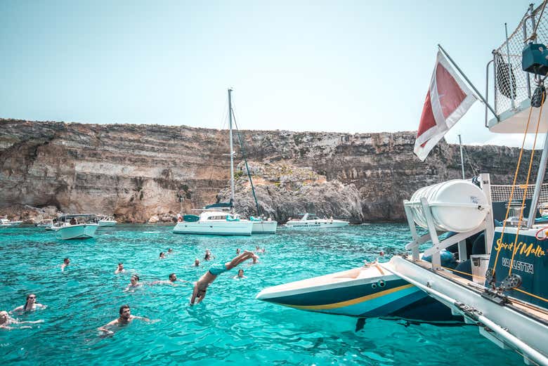 Crucero en catamarán a la isla de Comino y la Laguna Azul