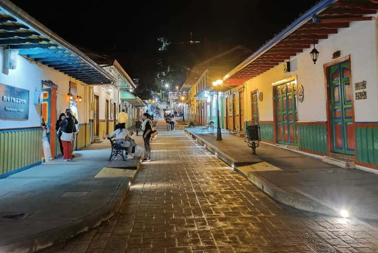 Juego del tejo + Fiesta en Salento