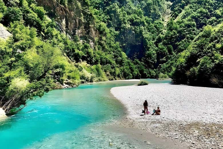 Excursión al lago Koman y río Shala