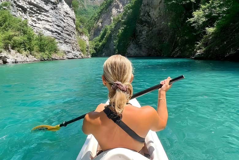 Excursión al lago Koman y río Shala