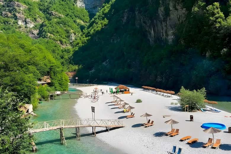 Excursión al lago Koman y río Shala
