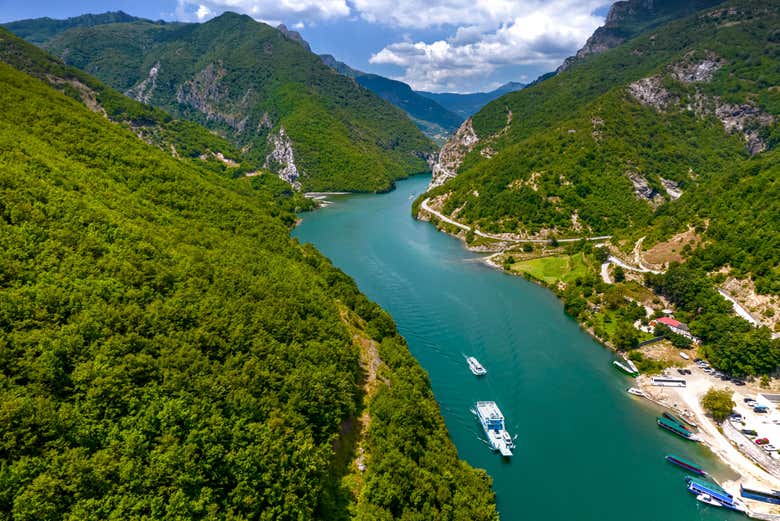 Excursión al lago Koman y el río Shala