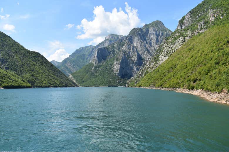 Excursión al lago Koman y el río Shala