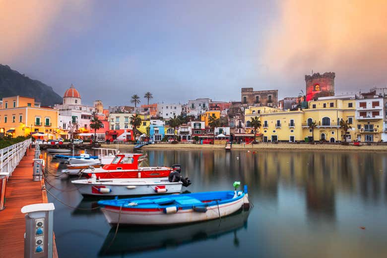 Excursión a Procida + Crucero por la costa de Ischia