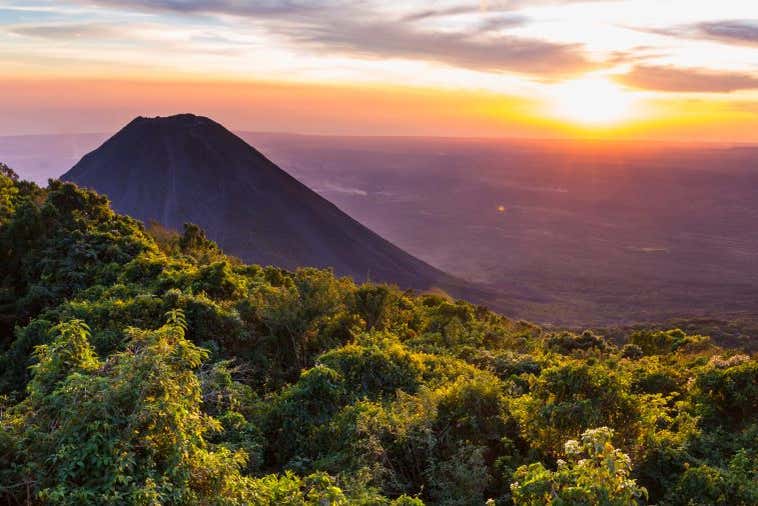 Senderismo por el Parque Nacional de los Volcanes