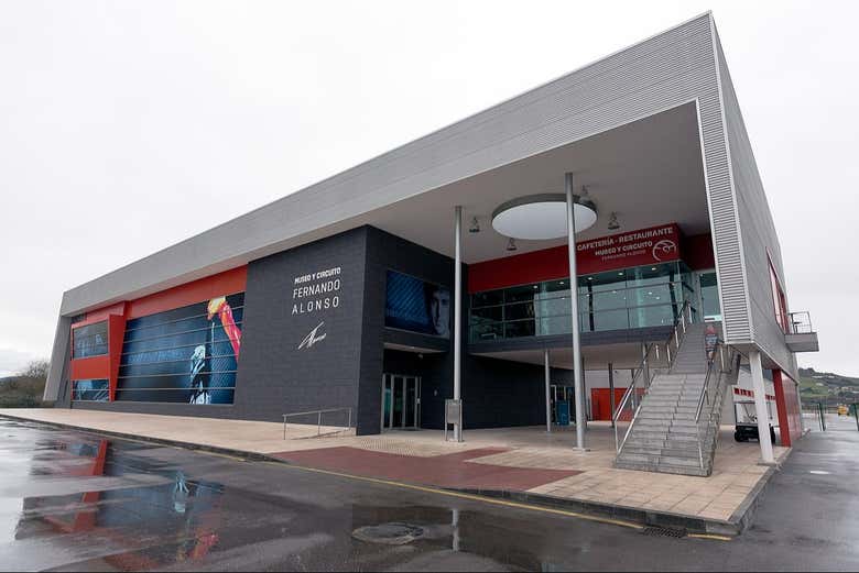 Entrada al Museo de Fernando Alonso