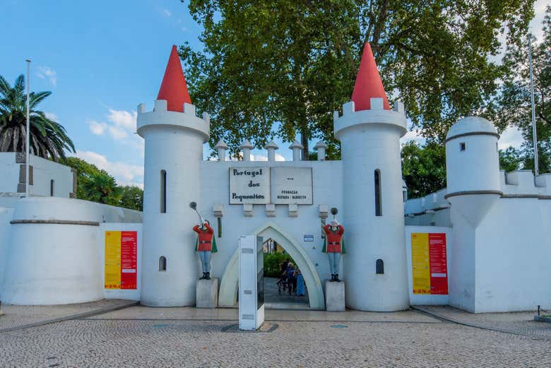 Entrada al parque Portugal dos Pequenitos