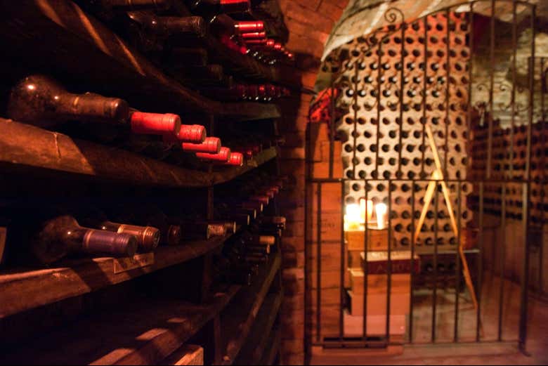 Visita a la Bodega Histórica Don Carlos con cata de vinos