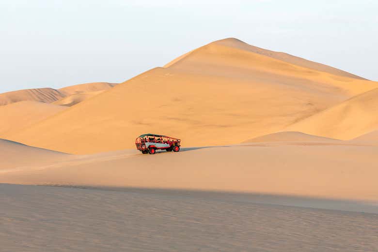 Tour en buggy por el desierto de Ica + Sandboarding