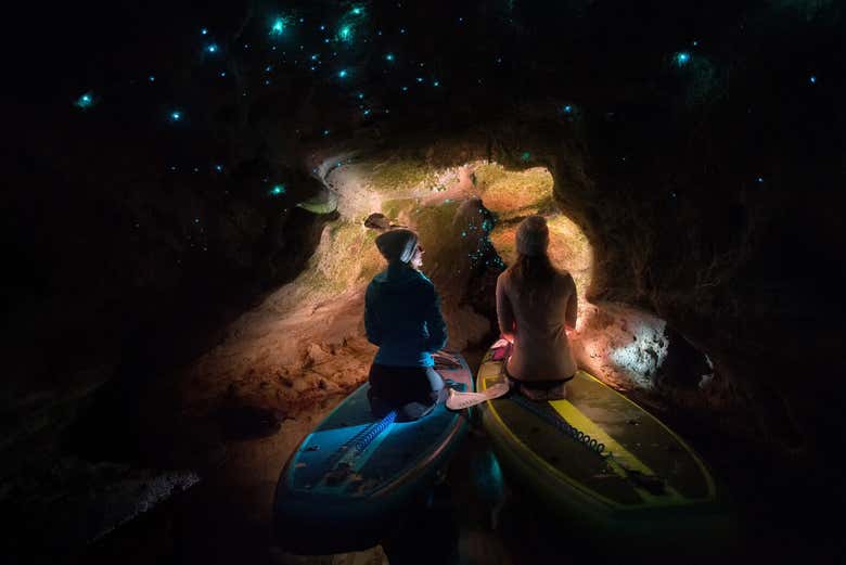 Tour en kayak por las cuevas Glow Worm