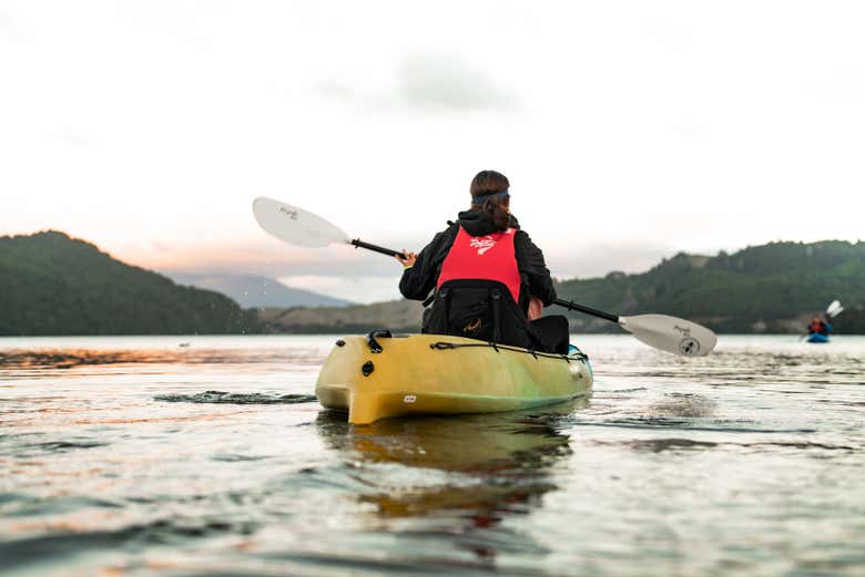 Tour en kayak por las cuevas Glow Worm