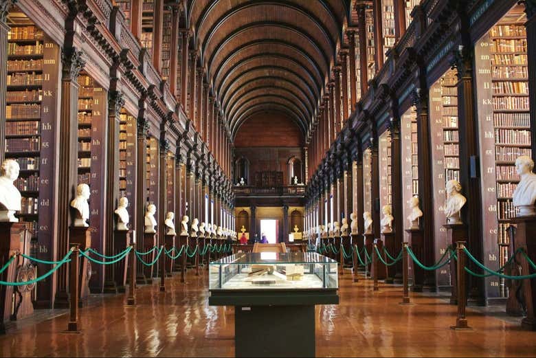 Biblioteca del Trinity College, Libro de Kells y Castillo de Dublín
