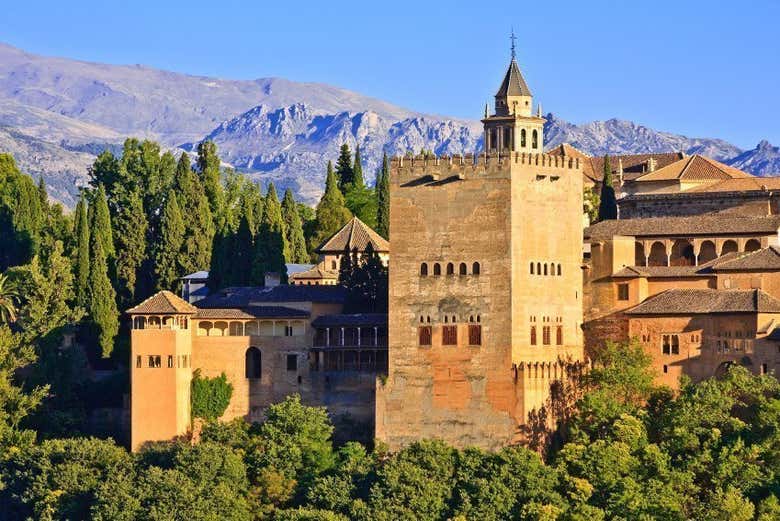 Visita guiada por la Alhambra y los Palacios Nazaríes sin entrada