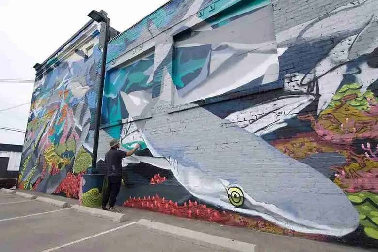 Tour de arte urbano por Victoria + Cata de cervezas