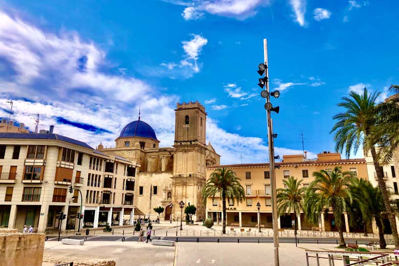 Visita guiada por la Basílica de Santa María + Subida a la torre